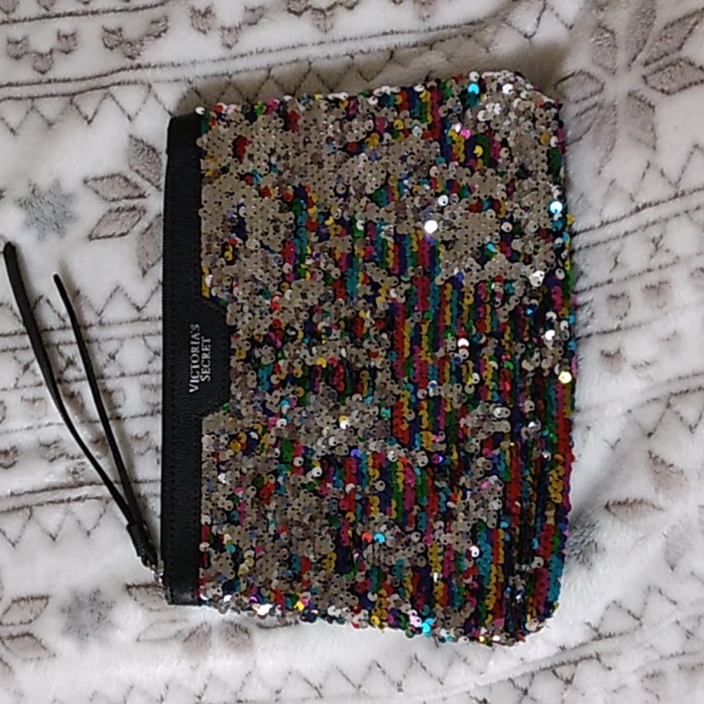 NWOT Adorable Victorias secret Makup bag w/free gift 🎁 ♥